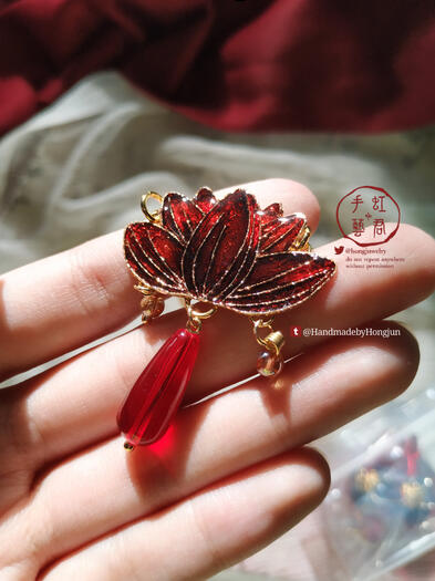 red lotus pendant (cloisonne style)