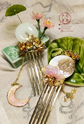 Lotus hair ornaments