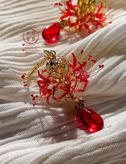 spider lily earrings