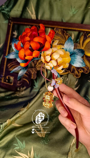 Chrysanthemum hair ornament