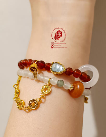 red agate and white jade